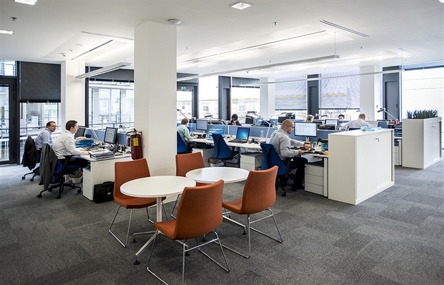 Hlavně nic neměnit. Češi si neřeknou o peníze ani povýšení, ukázala studie