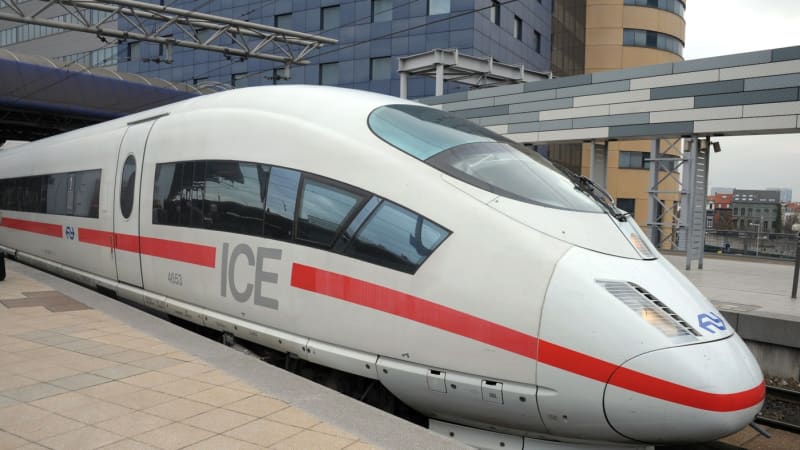 Tragická smrt mladé Češky. S kamarády surfovala na rakouském vlaku, nevšimli si, že chybí