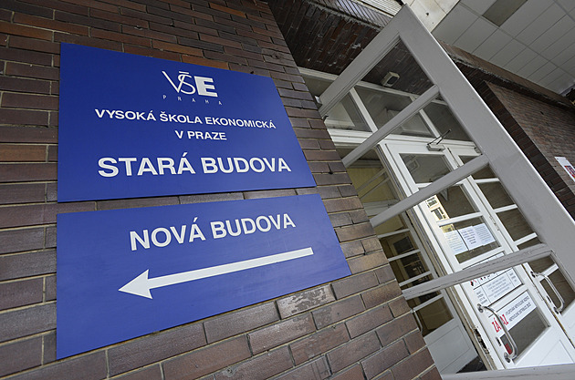 Jak se přihlásit na vysokou školu: kdy se podává přihláška a kolik to stojí