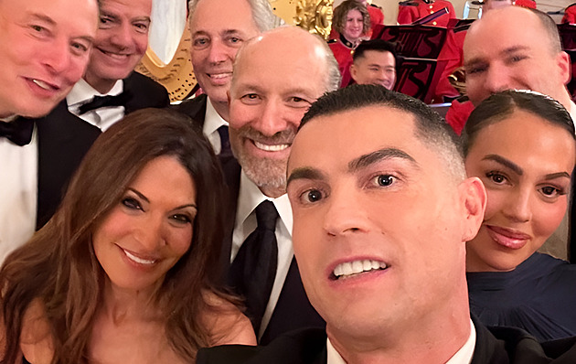 Další ikonické selfie? Cristiano Ronaldo se v Bílém domě vyfotil s mocnými