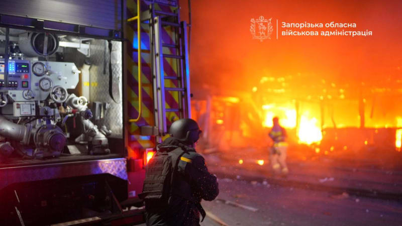 Záporoží pod palbou: Ruský útok zasáhl tržiště, obchod i obytné domy. Nepřežilo pět lidí