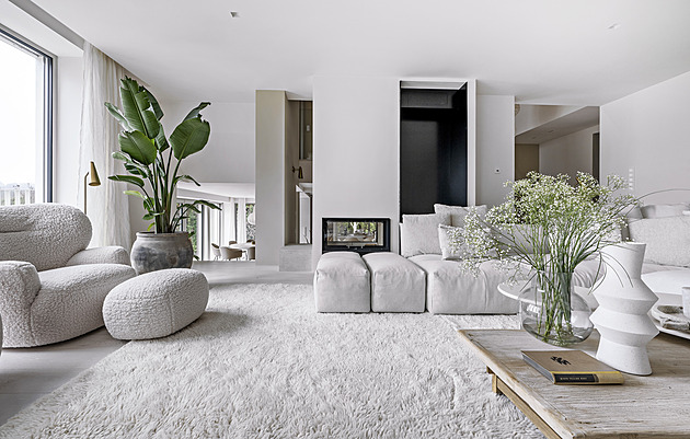 Dům ve svahu trpěl výškovým chaosem. Teď je v něm vestavěný i byt pro dceru