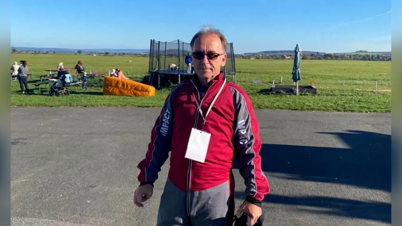 Síly pomalu ubývají. Jiřímu se vrací velmi agresivní nádor mozku, existuje jediná naděje