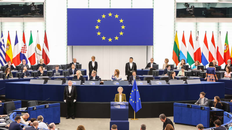 EU zmrazila ruská aktiva na neurčito, Maďaři a Slováci byli přehlasováni