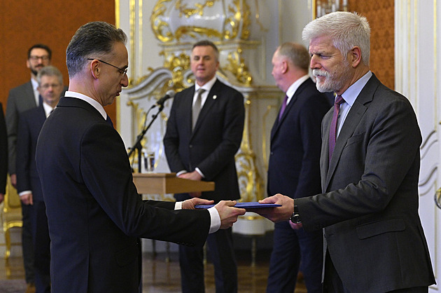 Prezident jmenoval Michala Bartoně ústavním soudcem