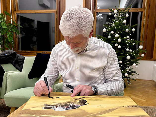 Aukce fotografií Petra Pavla vynesla téměř 670 tisíc korun