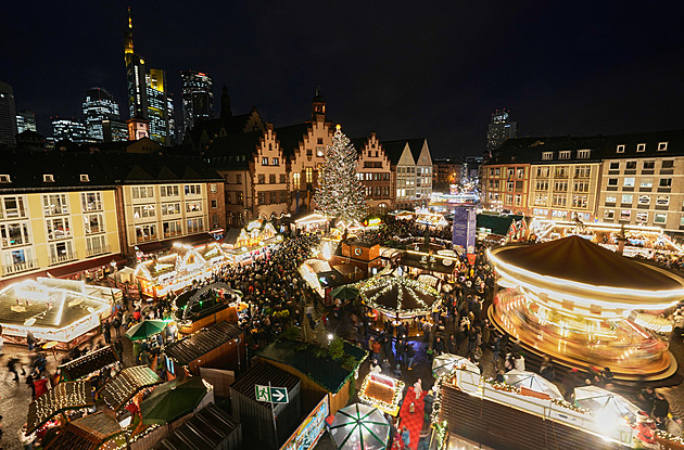 Stromky a dárky u muslimů, koledy v Asii. Zpravodajové ČT popisují Vánoce ve světě