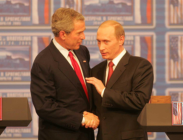 Jak Putin vyhrožoval kvůli radaru v Česku i „umělé“ Ukrajině. Nově zveřejněné přepisy