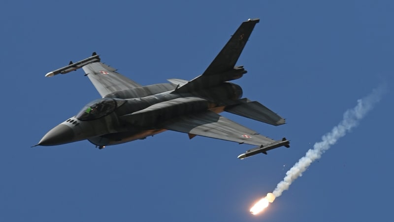 Polský vzdušný prostor narušily desítky objektů z Běloruska. Startovaly stíhačky