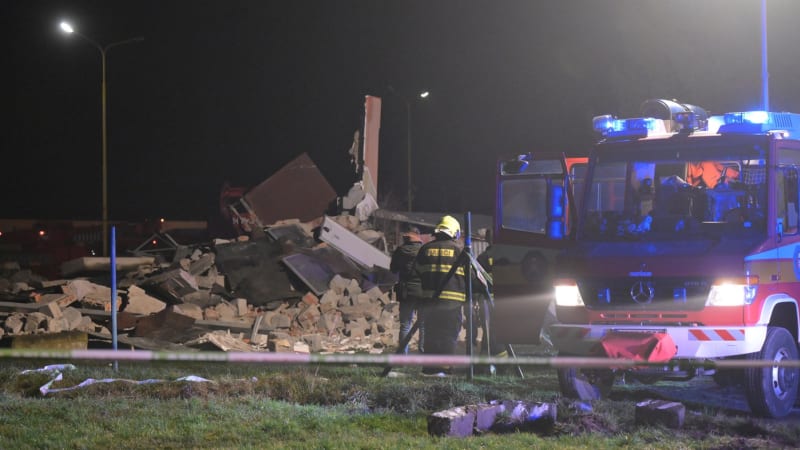 Tři muži zemřeli po pádu střechy u Trebišova. Dojemně promluvil otec jedné z obětí