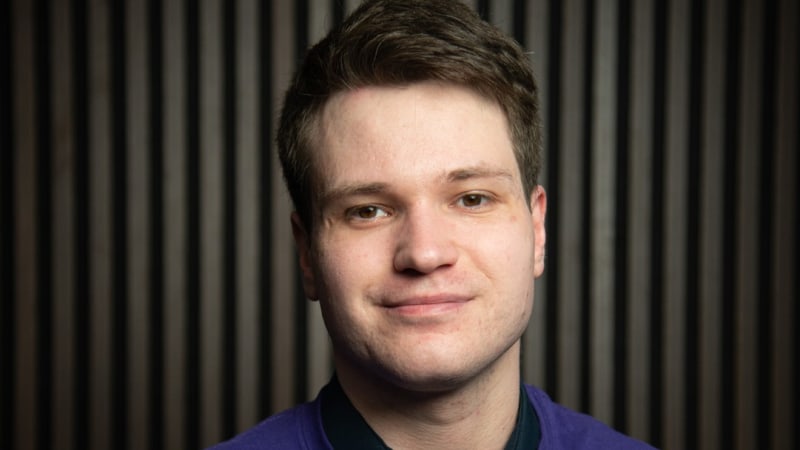 Tadeáš trpí chronickými bolestmi, přesto pomáhal druhým. Teď podanou ruku sám potřebuje