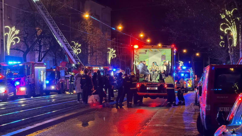 Následky silvestrovské noci: V Praze a v Ústí vypukly požáry, hasiči evakuovali desítky lidí