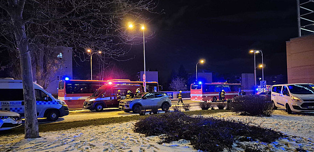 Útočník v Hradci Králové použil obušek a sekáček, policie vyslýchá svědky