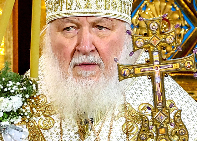 Po boku patriarchy Kirilla stojí už 50 let tajemná žena. Navzdory pravidlům