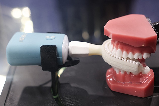 Vyčistí zuby za 30 sekund, nové tamagotchi a další novinky z veletrhu CES
