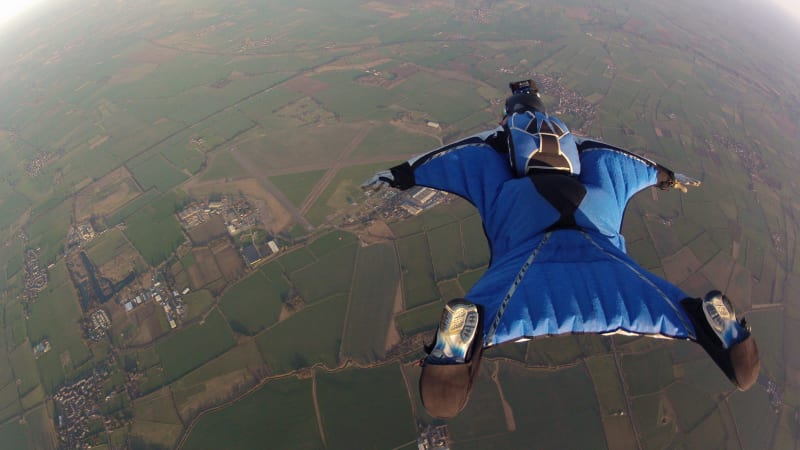 Další tragédie ve wingsuitu: Jeden z nejlepších na světě zemřel po nárazu do skály