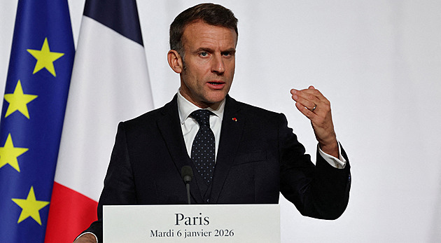 Rozpoutá to bezprecedentní sled událostí, varuje Macron Trumpa ohledně Grónska