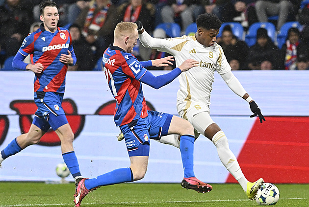 ONLINE: Plzeň - Sparta 0:0, hostující gólman už má třetí těžký zákrok