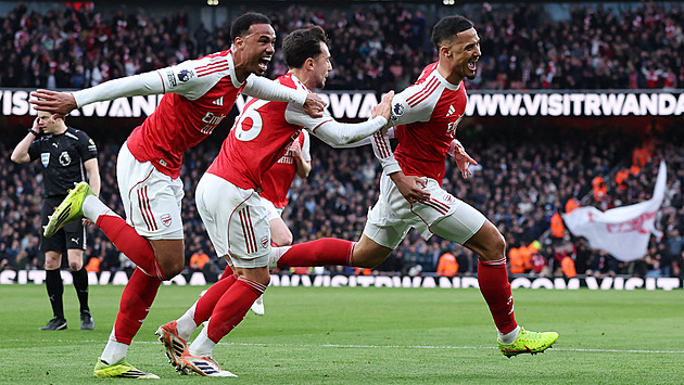 ONLINE: Arsenal ve šlágru s Chelsea opět vede. United otáčeli, Tottenham padl