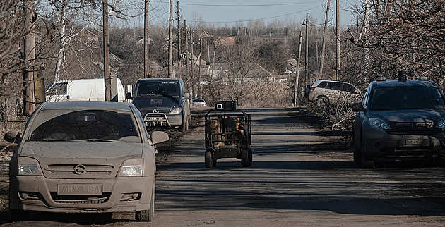 Na donbaském bojišti se hemží roboti. Vojákům vozí i dřevo na šašlik