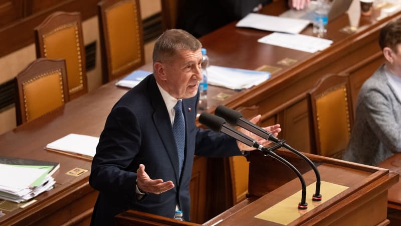 Kritika z USA? Babišova obrovská ostuda, cupuje vládu opozice. Chce nápravu výdajů na obranu