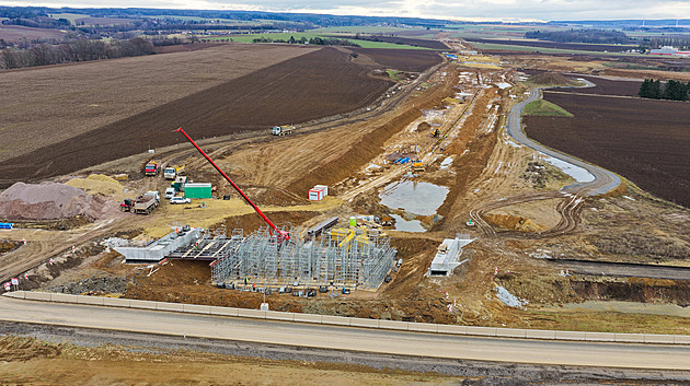L jako Litomyšl. Město by u dálnice rádo vidělo zábavnější protihlukové stěny