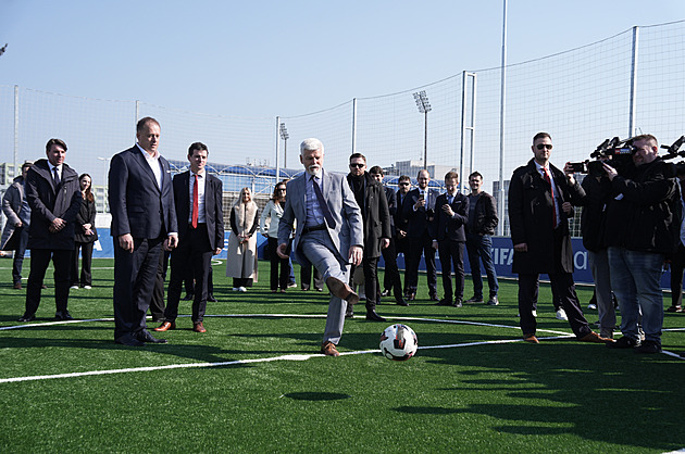 Starostové s Pavlem řešili daně, potom si zakopal ve FIFA Areně. Čeká ho i muzeum