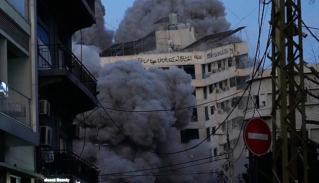 Izrael útočil v centru Bejrútu bez výzvy k evakuaci, úřady hlásí 12 mrtvých