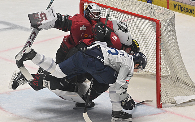 ONLINE: Sparta zvyšuje v Plzni, podruhé ve čtvrtfinále skórují i Pardubice s Kometou
