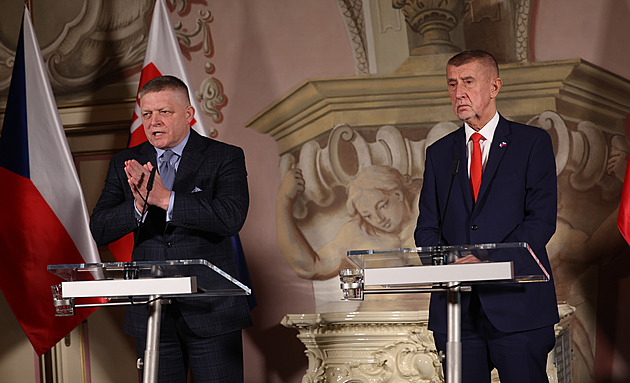 Memorandum ČR a SR je symbolické gesto, těží z něj spíše Fico, hodnotí politologové