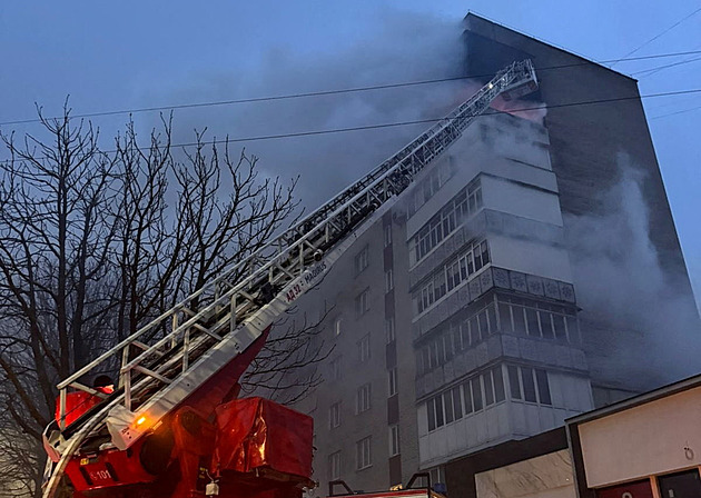 Rusové útočili na západě Ukrajiny. Drony poničily průmyslový areál v Lucku