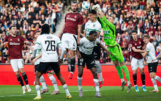 ONLINE: Sparta - Karviná 1:0, po rohu otevírá v závěru půle skóre Sonne