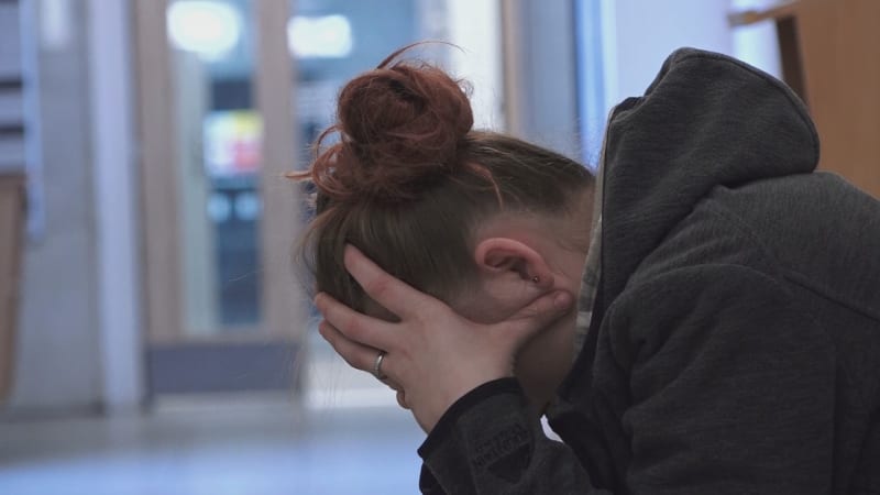 Hrůzný případ z Děčínska: Holčička se už nikdy neusměje. Matka čelí obvinění z týrání