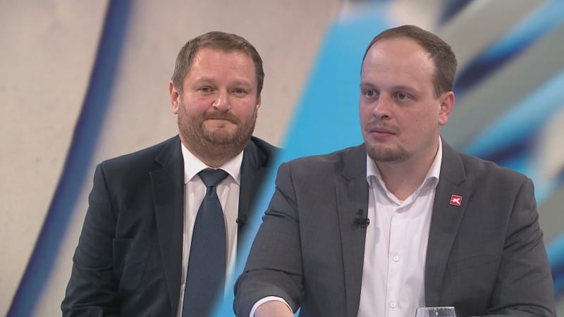 Natankujte si už v pátek, radí ekonomové. Vláda podle nich jen aktualizuje Excel