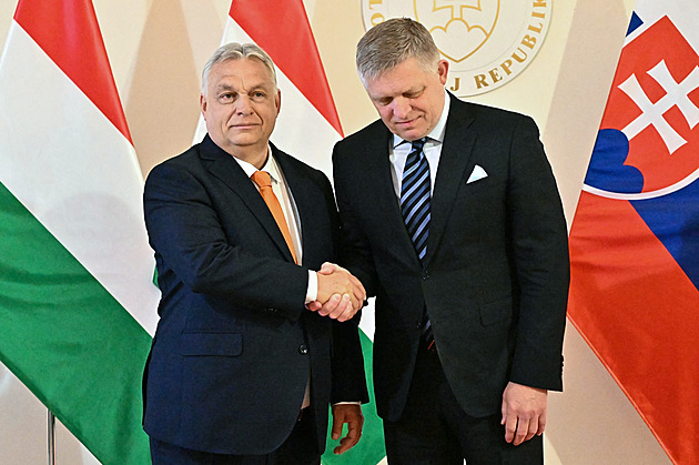 Fico podpořil Orbána. Do voleb mu popřál naplnění politických cílů