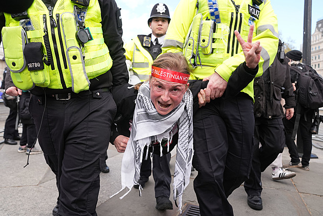 V Londýně zatkli 523 lidí. Demonstrovali za zakázanou organizaci Palestine Action