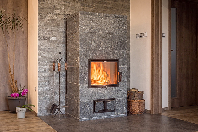 Jak úsporně vytápět v roce 2026? Experti na Veletonu srovnali plyn, čerpadla i dřevo