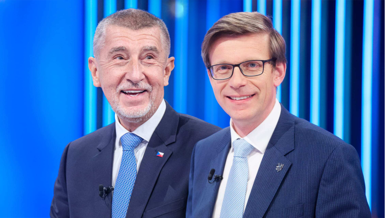 KOMENTÁŘ: Konec demokracie a totalita! Politici vykrmují populismus jako vepře na porážku