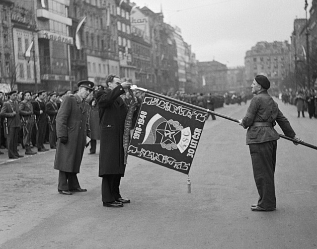 Praha 1949, atentát na šéfa komunistické policie. Trvalo 75 let, než u nás román vyšel