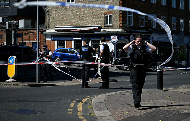 Dva pobodaní před synagogou. Vlna násilí proti Židům v Londýně neustává