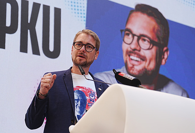 TOP 09 chce, aby se mohlo volit už od šestnácti let. Do Senátu chce i Šarapatku