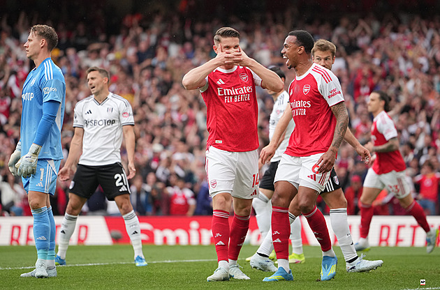 ONLINE: Arsenal vede nad Fulhamem. West Ham si zkomplikoval cestu za záchranou