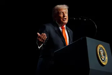 Trumpova vláda se u nejvyššího soudu domáhá omezení korespondenční volby