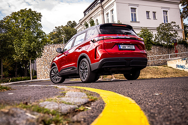 Číňan učí, jak má fungovat hybrid. Chery Tiggo 7 překvapuje