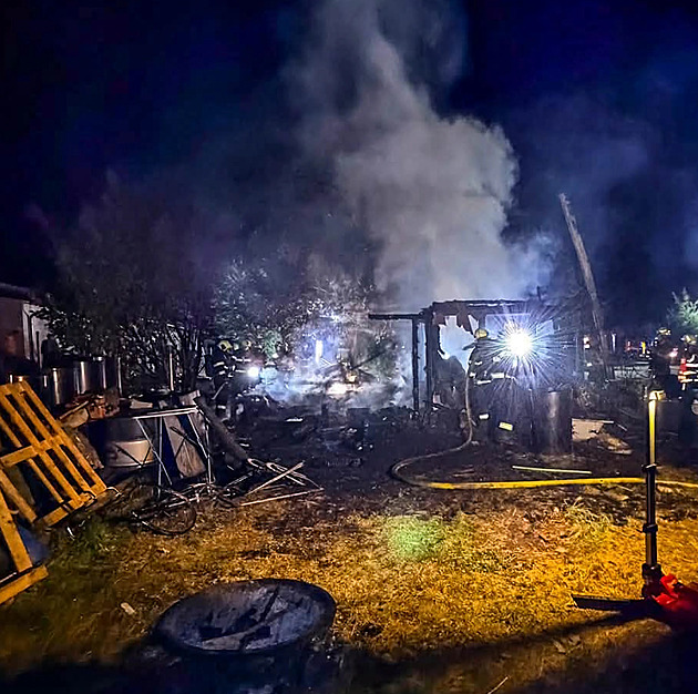 Ve shořelé kůlně v Hranicích našli lidské tělo, kriminalisté nařídili pitvu