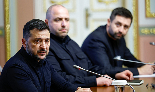 Zelenskyj dal Witkoffovi a Kushnerovi trička s nápisem. Vysvětlil jim, co znamená