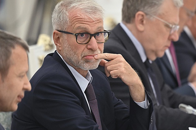 Lapen v daňové pasti? Abramoviče viní, že spolu s účetním obrem falšovali záznamy