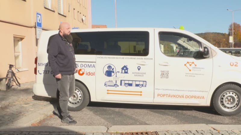 Auto za cenu lístku na autobus. Jak funguje revoluční nápad ve dvou českých regionech?